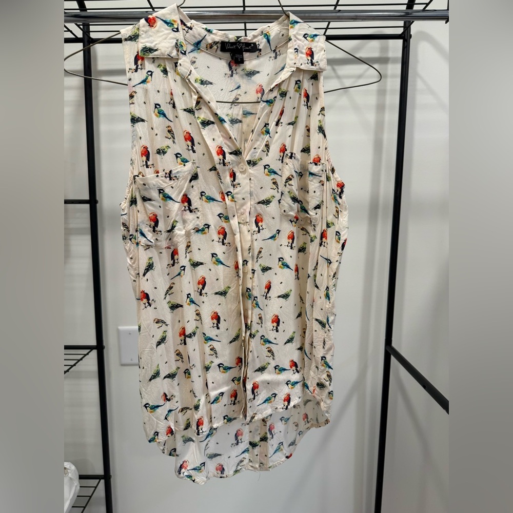 Velvet Heart Women's Cream Parrot Print Sleeveless Blouse